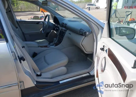 2007 Mercedes-Benz C 280 Luxury 4Matic z USA, uszkodzony, nr VIN WDBRF92H57F889820